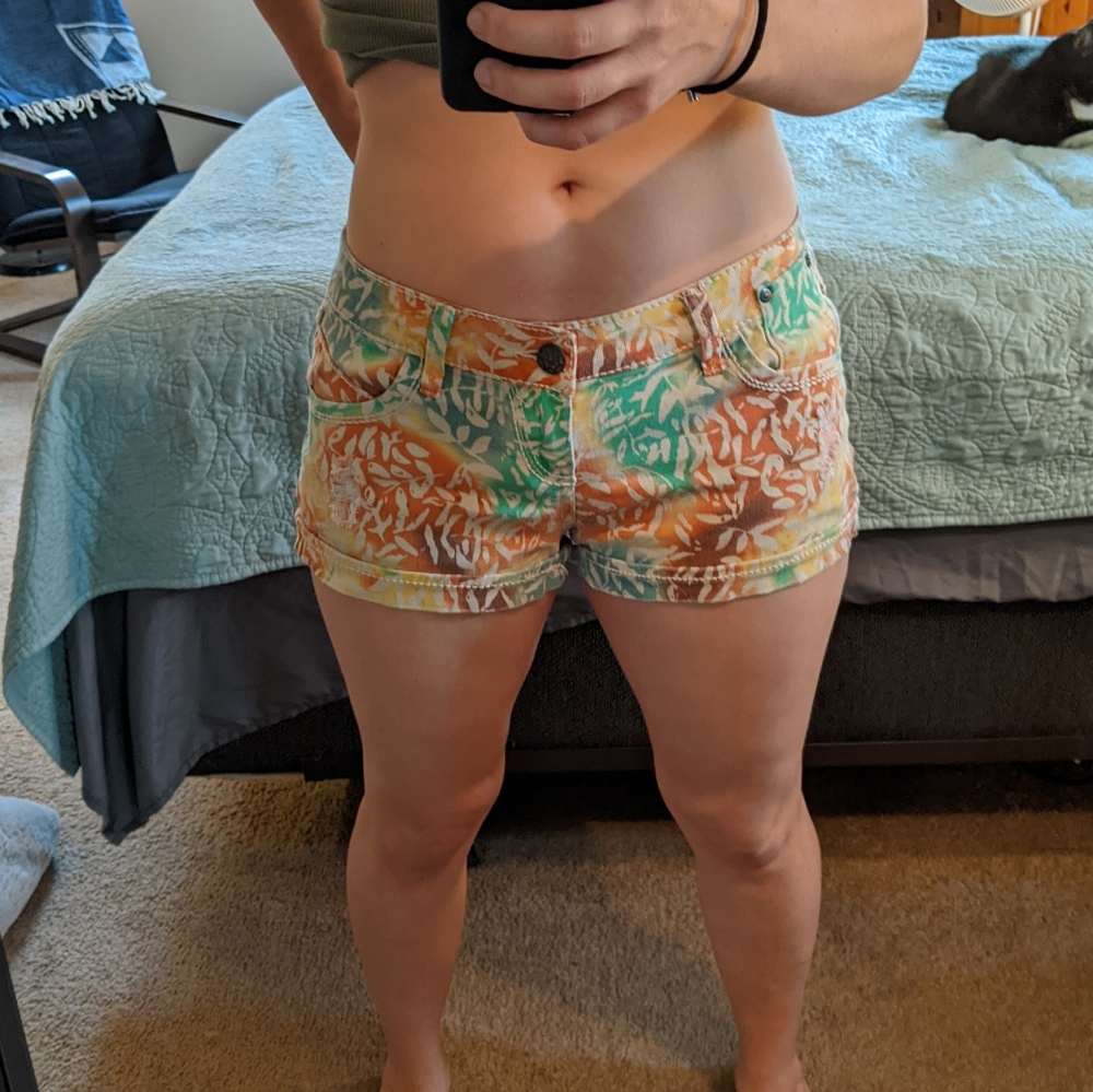 Vanilla Star Shorts - Size 9 - Summer Pastel